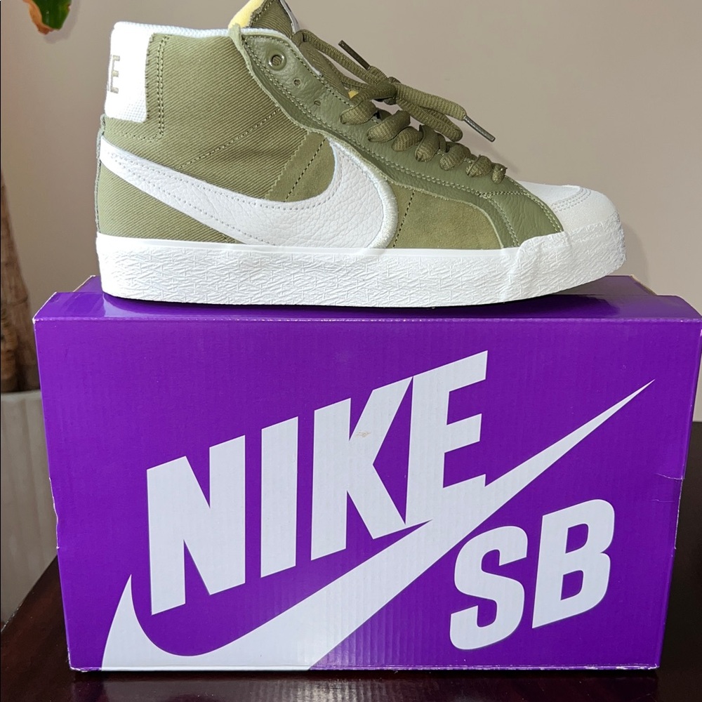 Nike SB Zoom Blazer Mid PRM Plus in Pilgrim